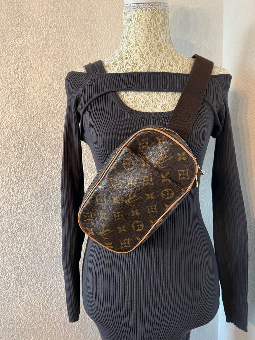 Louis Vuitton Borse da donna: Louis Vuitton Monogram Crossbody Bag – Usato da Otelfingen venduto da houseofstae 1