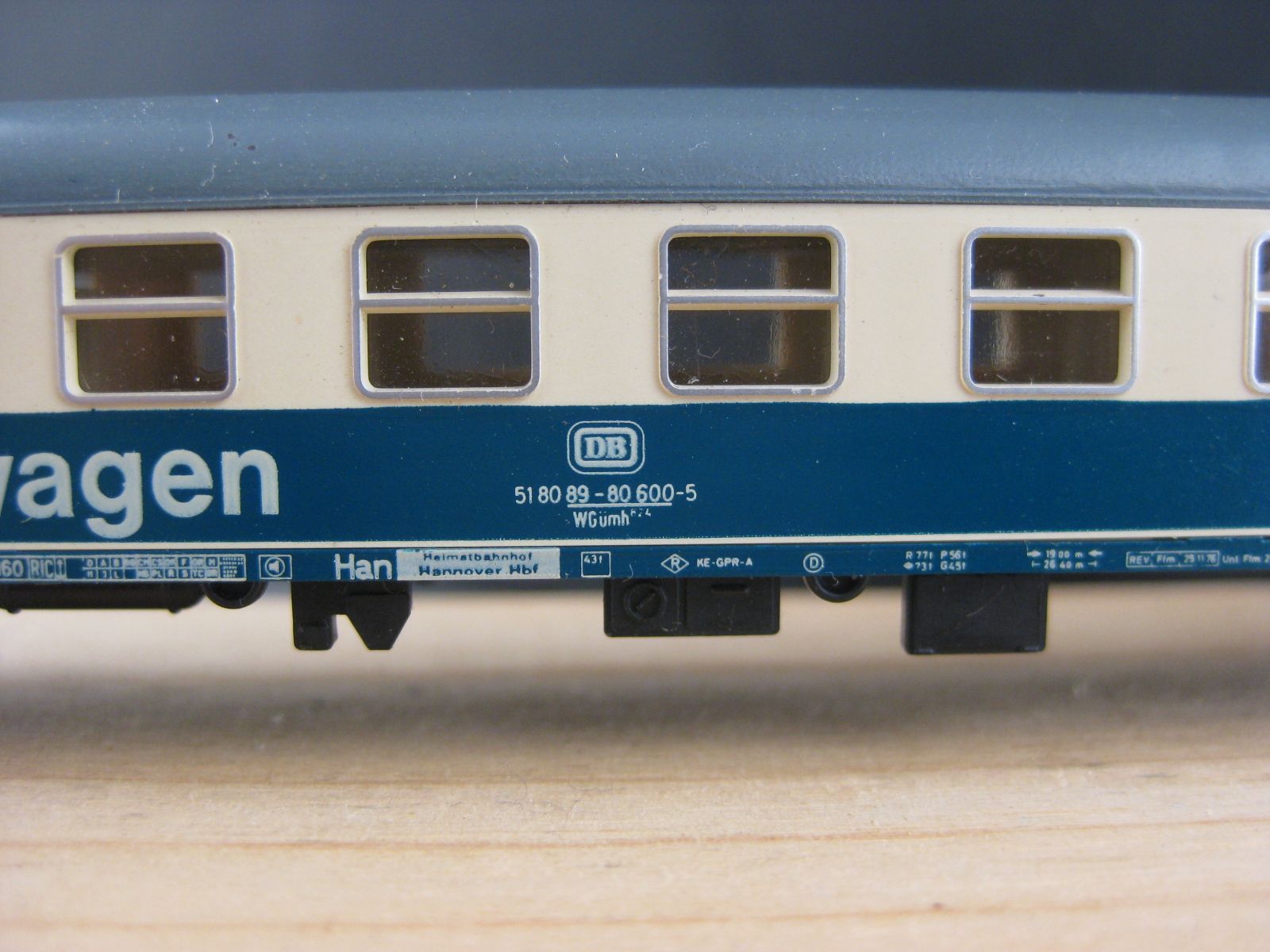 Trix Modelleisenbahnen: Minitrix DB Gesellschaftswagen, Innen – Gebraucht aus Malters von Marosko 1