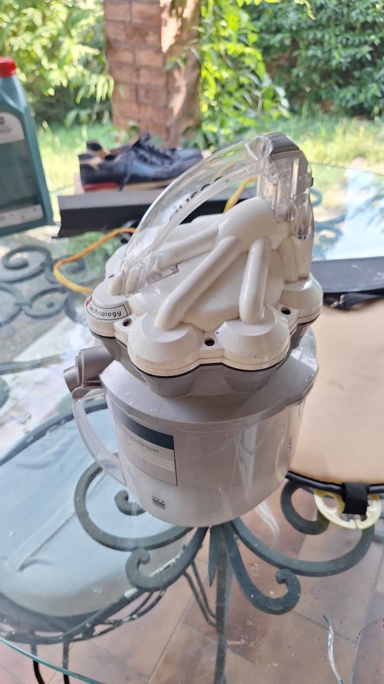 Dyson Aspirapolveri & Accessori: Original Dyson DC19/DC19T2 Zyklon-Staubbehälter – Usato da Küssnacht am Rigi venduto da CALIFRASQUI 1