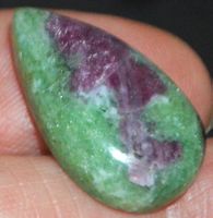 Cabochon L-9039 – Rubin Zoisit 25x14mm