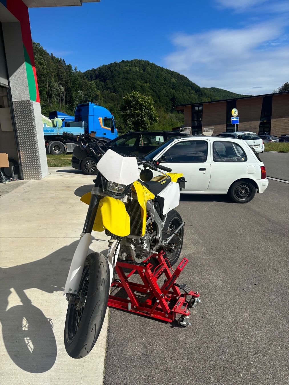 Suzuki Strada: Valenti racing 450 sm – Usato da Merishausen venduto da edw_y8yk