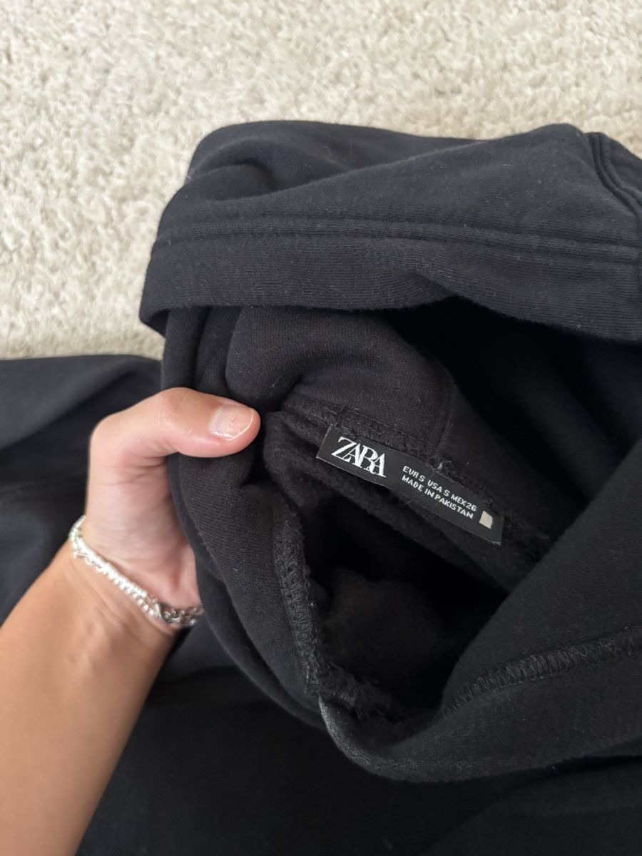 Zara Giacche: Felpa nera Zara con cappuccio – Nuovo (secondo la descrizione) da Bern venduto da katypustovarov 1