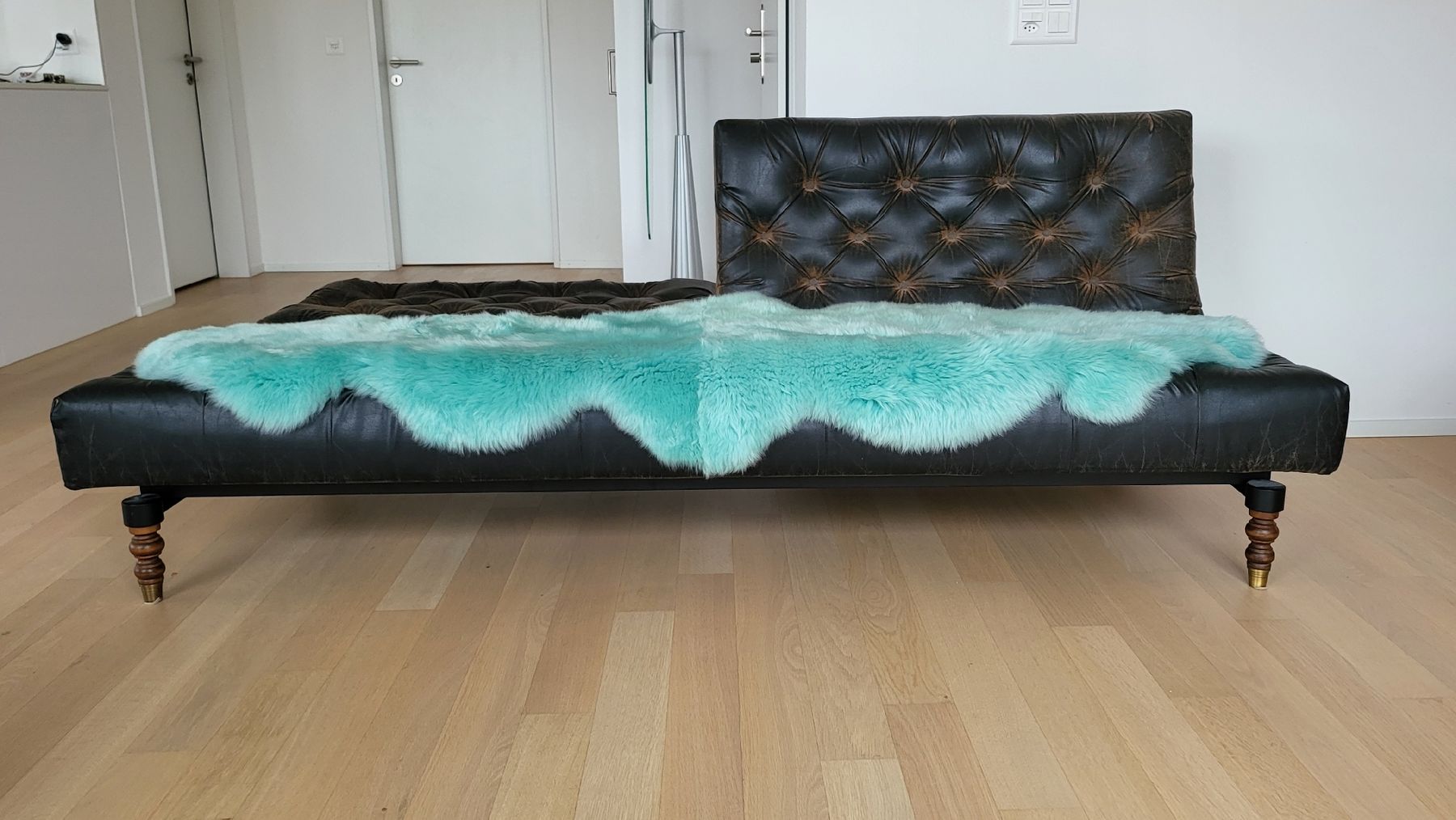 Tappeti: Echtes Doppelfell in der Farbe helltürkis – Nuovo e nell'imballaggio originale da Neuhausen am Rheinfall venduto da Lambskin