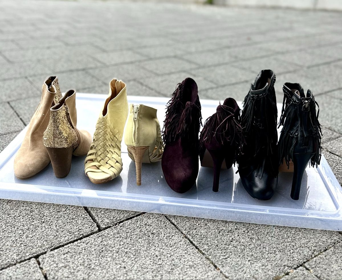Scarpe da donna: 7 Paar Schuhe – Nuovo (secondo la descrizione) da Hitzkirch venduto da NiCia.
