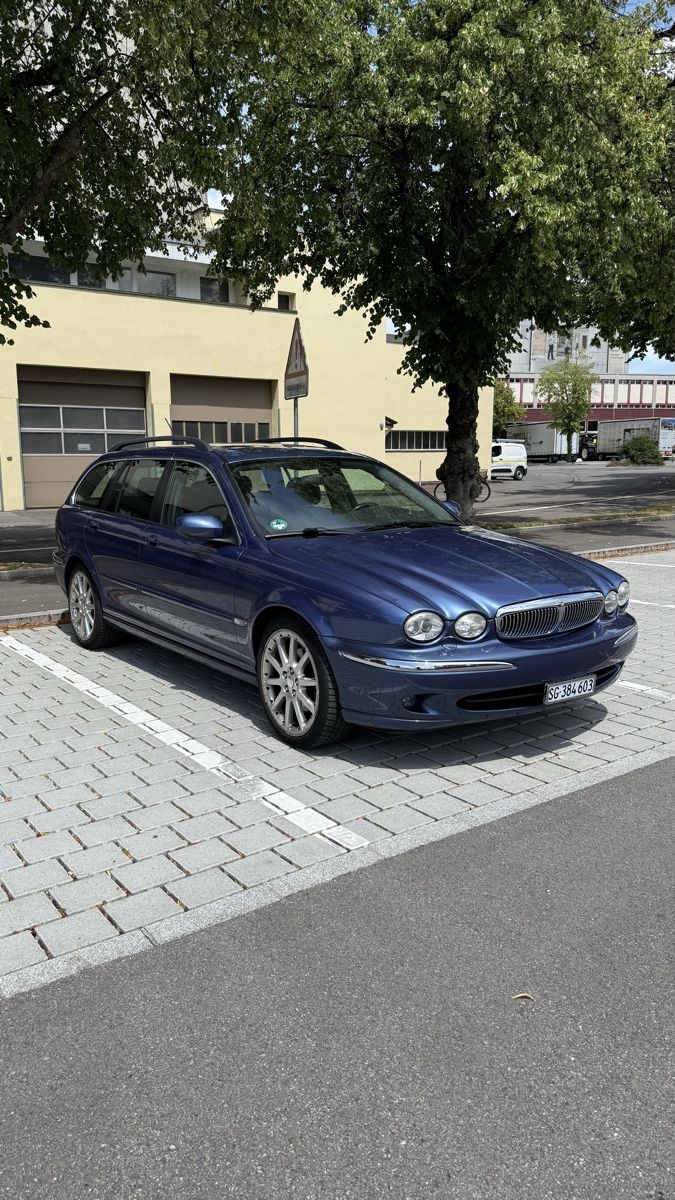 Jaguar Automobili: Jaguar X-Type – Usato da Gossau SG venduto da Adrian375