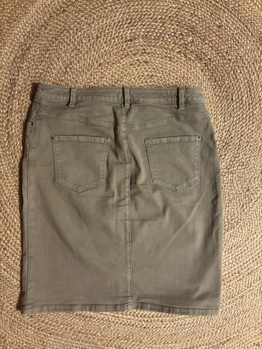 Caroll Robes: Jupe Caroll taille 40 – D'occasion à Blonay par Ollorvi 1