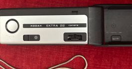 Appareil photo vintage odak Ektra 22 noir avec dragonne