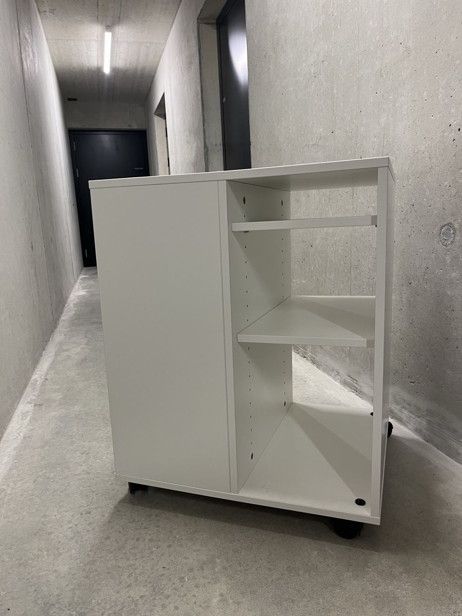 Banconi: Rollcontainer weiss mit Ablagen – Usato da Langenthal venduto da 123. 2