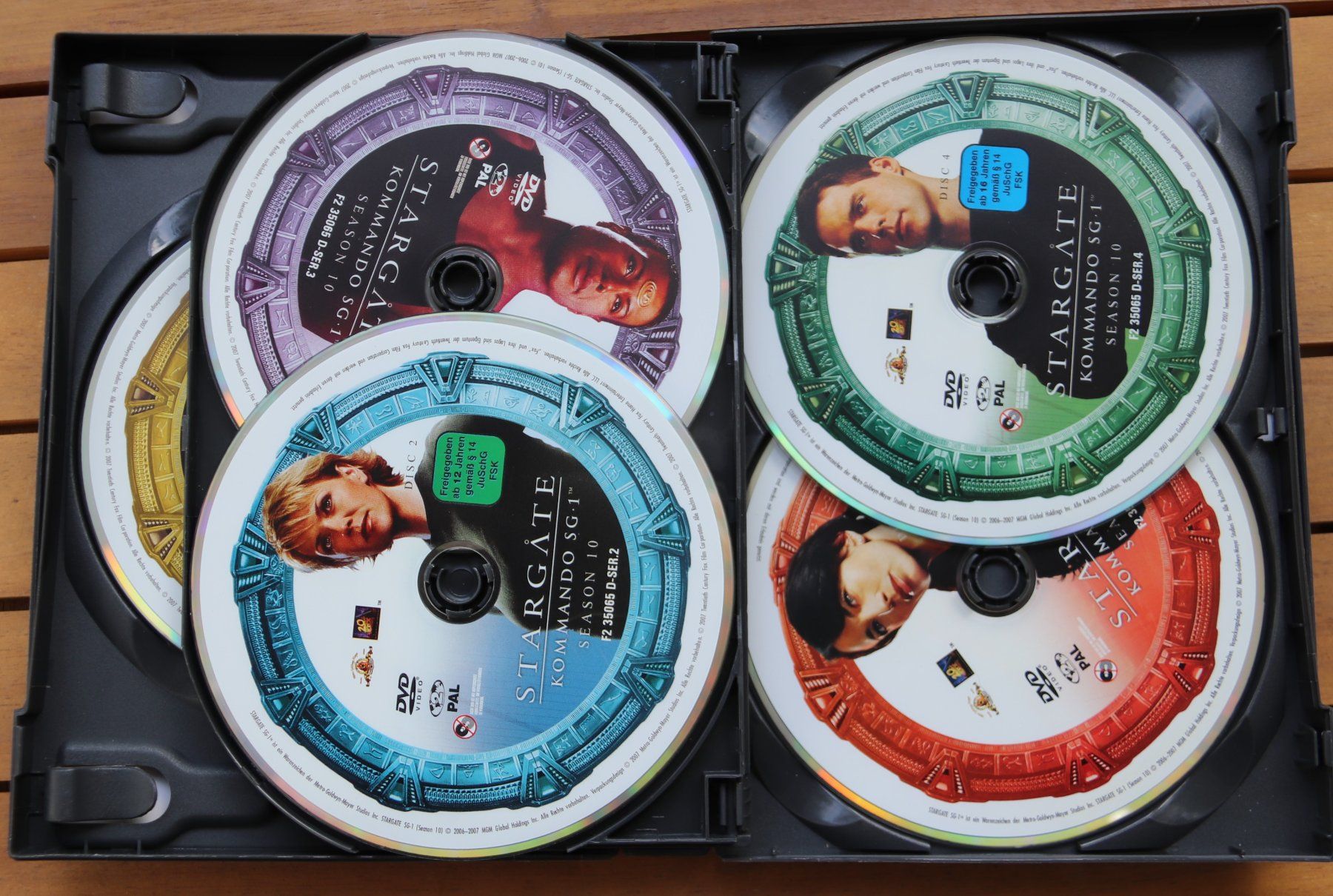 Tutti i DVDs: Stargate Kommando Season 10 – Usato da Glattfelden venduto da Sirax 3
