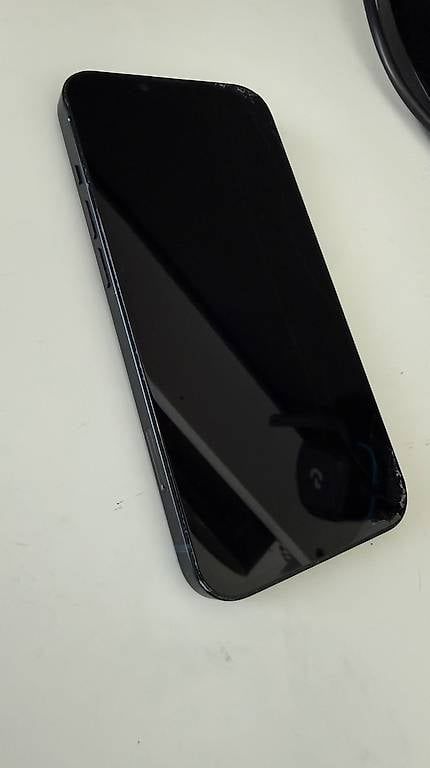 Telefoni cellulari / Smartphones: iPhone 13 noir, 128GB – Usato da La Neuveville venduto da ism_8qnt