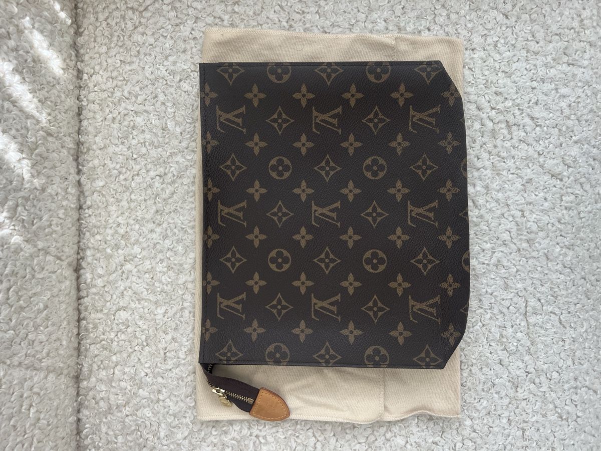 Louis Vuitton Custodie per cosmetici: Louis Vuitton Toiletry Pouch 26 - Great Condition! – Usato da Zürich venduto da bar_jkx9