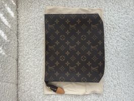 Louis Vuitton Toiletry Pouch 26 - Great Condition!