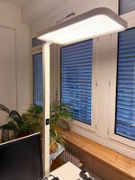 Stehleuchte weiss dimmbar Metall mit LED Lampe