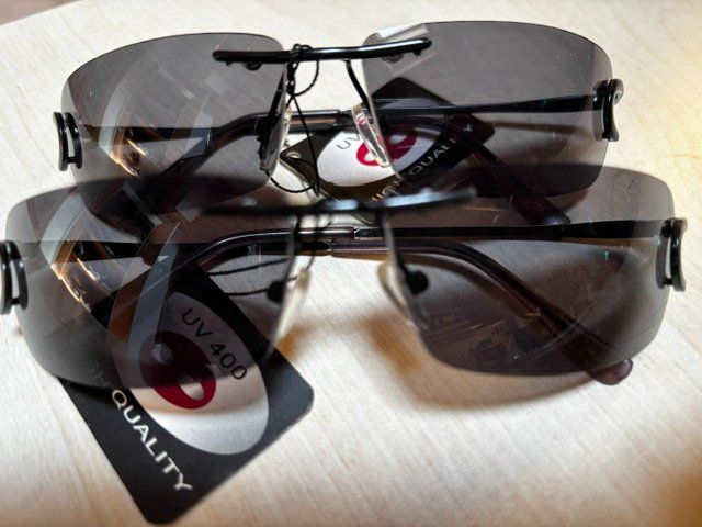 Occhiali & Lenti: 2 Sonnenbrillen neu ab CHF 1.00 – Nuovo e nell'imballaggio originale da Siebnen venduto da Bluenight050189