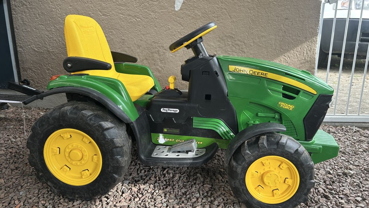 Peg Perego Veicoli per bambini: Traktor John Deere, Peg Perego- Akku – Usato da Besenbüren venduto da zadonga 2