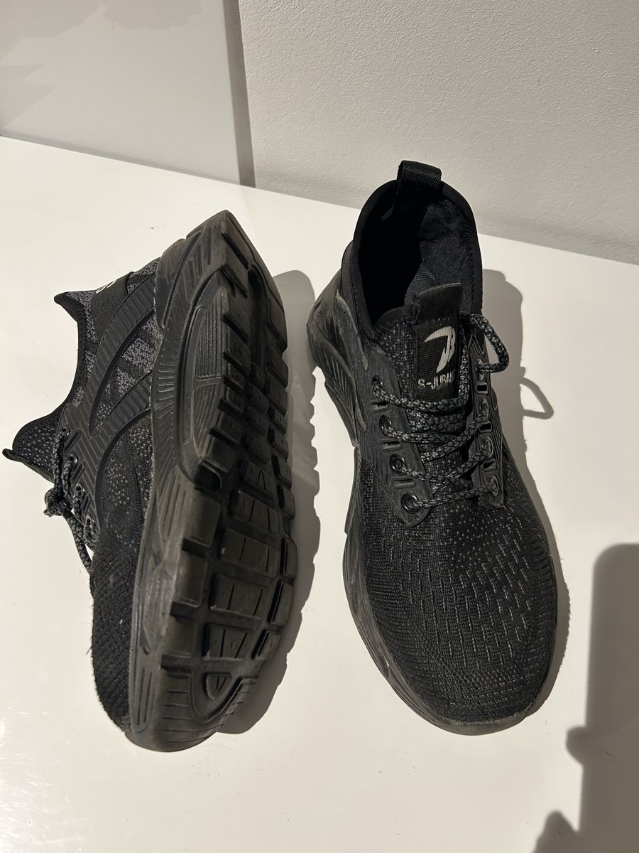 Chaussures femmes: Sicherheitsschuhe – D'occasion à Aeschlen ob Gunten par Maensch 1