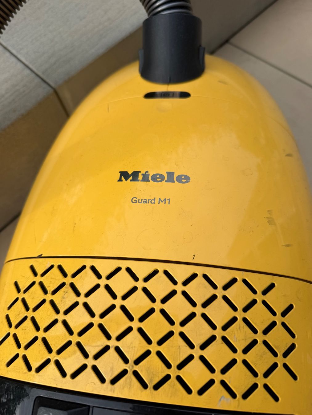 Miele Aspirateurs & Accessoires: Miele Staubsauger ab 1.- – D'occasion à Grenchen par Design-Outlet 4