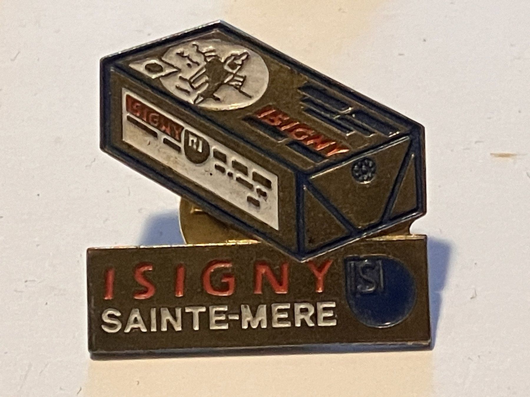 Plaketten & Abzeichen: 1 Pin Isigny Sainte Mere – Gebraucht aus Basel von djwwpp