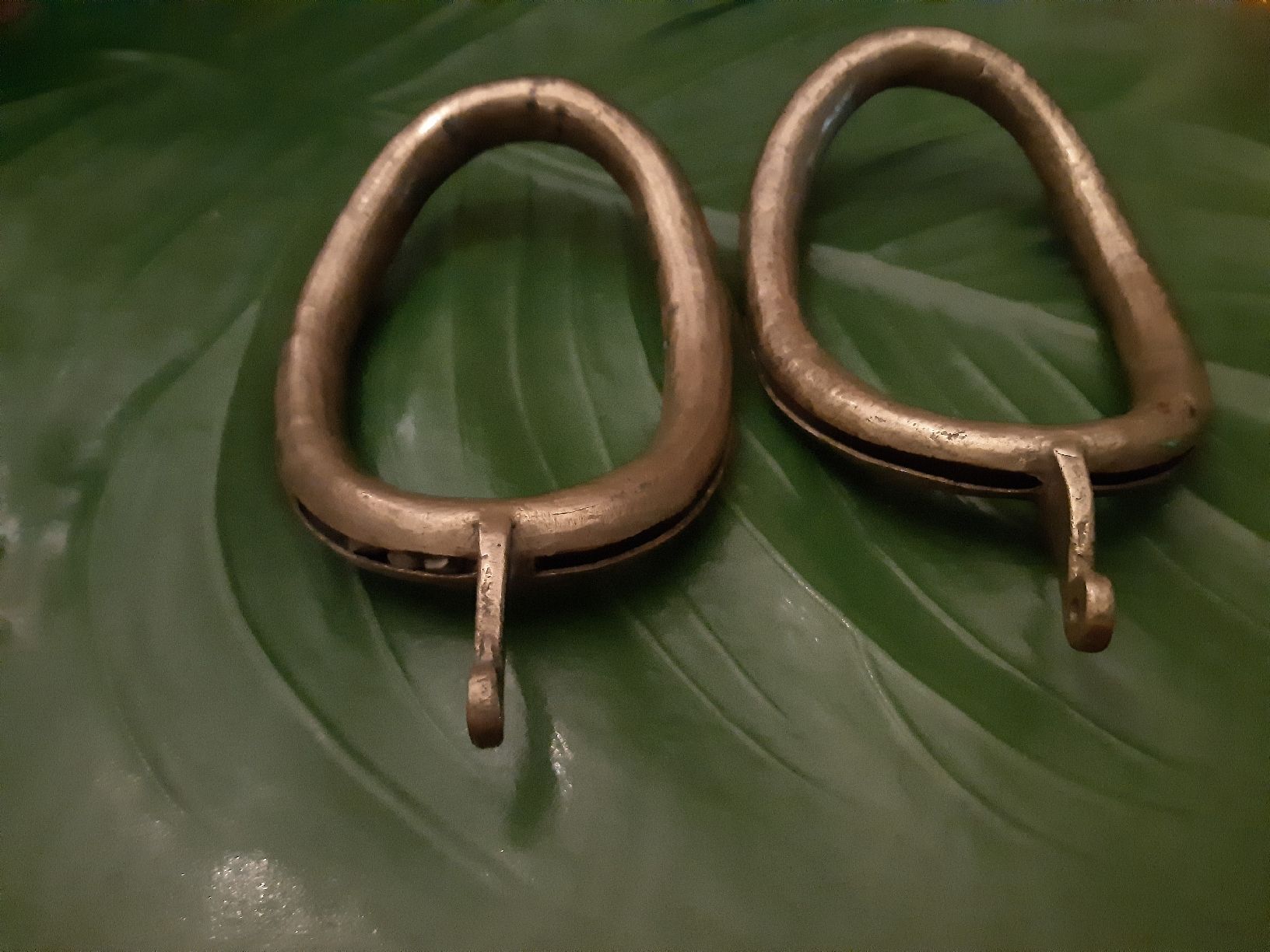 Briglie & Cavezze: ETRIER avec grelos. INDE – Usato da Genève venduto da dieudedieu 1