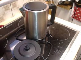 Wasserkocher elektrisch - Fast neu in Grau