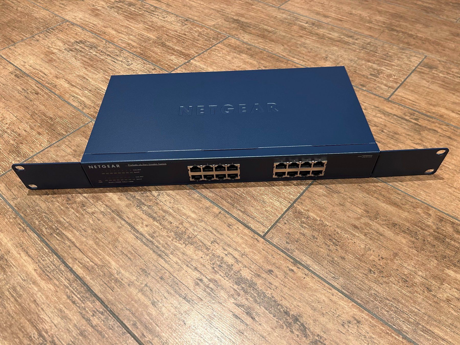 Netgear Hub & Switch: Netgear ProSafe 16 Port Gigabit Switch – Usato da Himmelried venduto da Postit 1