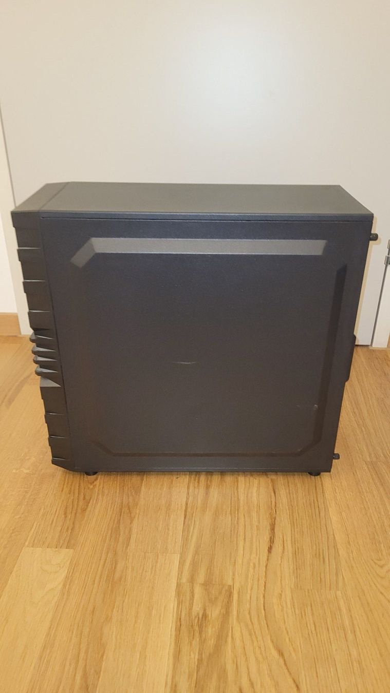 Sharkoon Custodie: PC Gehäuse Sharkoon ATX – Usato da Zürich venduto da dan_6ptz 2