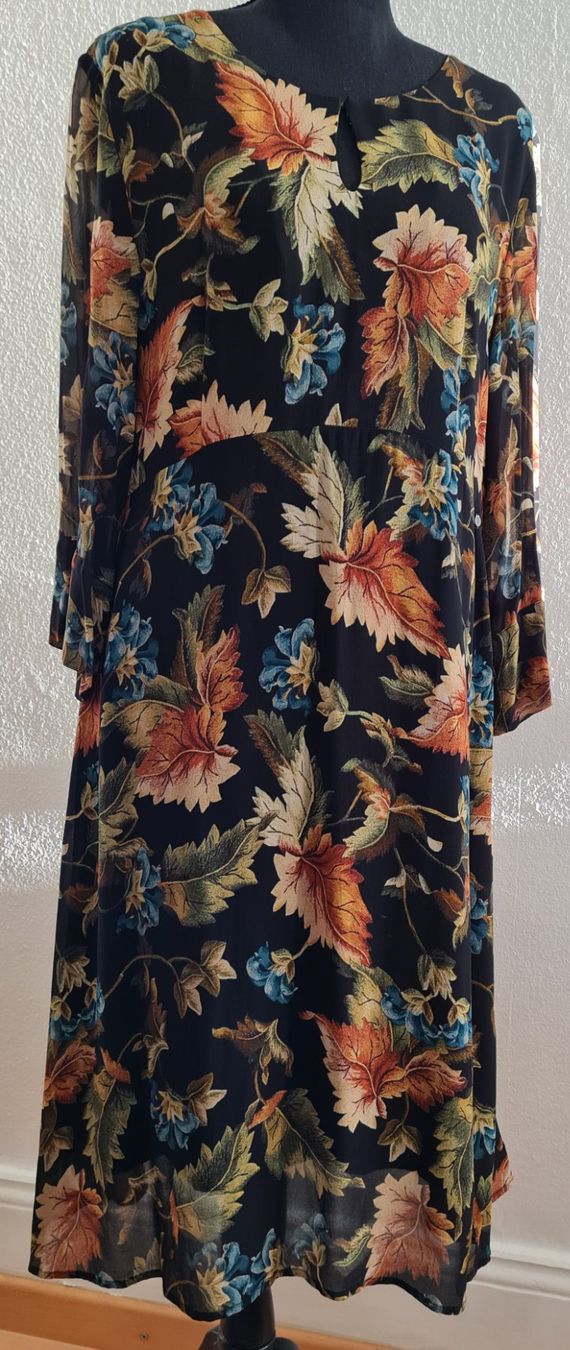 Nile Kleider: Nile Kleid Gr. M – Gebraucht aus Schaffhausen von 4spatzen
