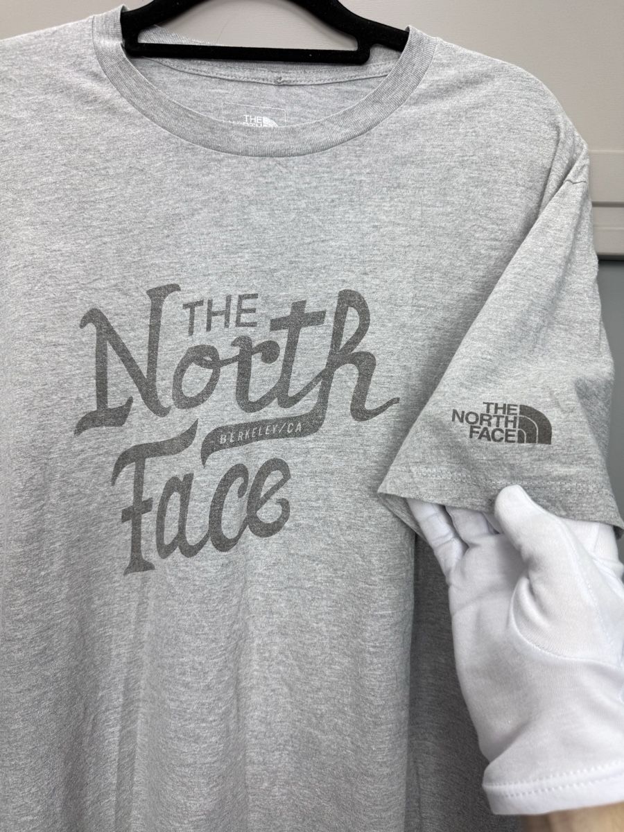 North Face T-shirt: Vintage The North Face tee – Usato da Lausanne venduto da Unehistoiredesapes 1