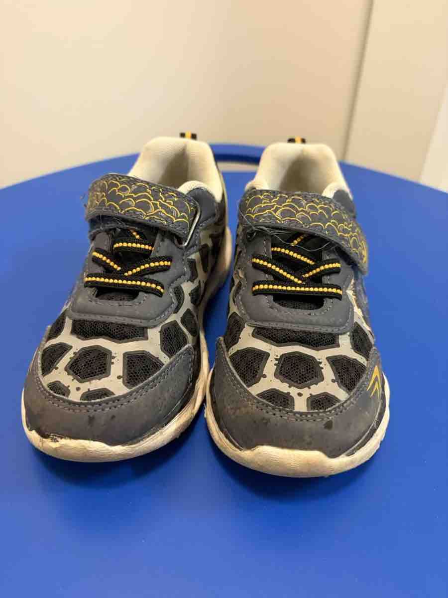 Scarpe per ragazzi: Kinder Sneaker Dinosaurier Design Grösse 30 – Usato da Röschenz venduto da rah_8hkj 1