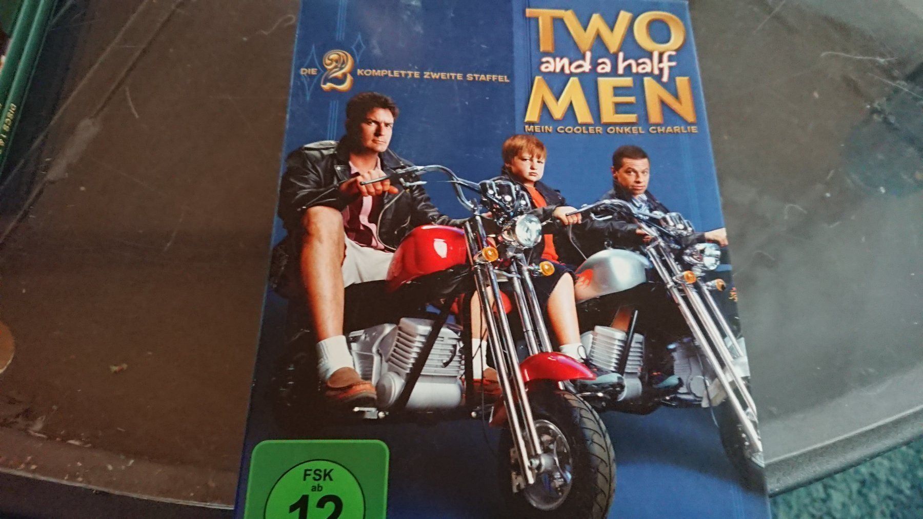 Tutti i DVDs: Two and a half men Staffel 2 – Usato da Ostermundigen venduto da Krimskrams8