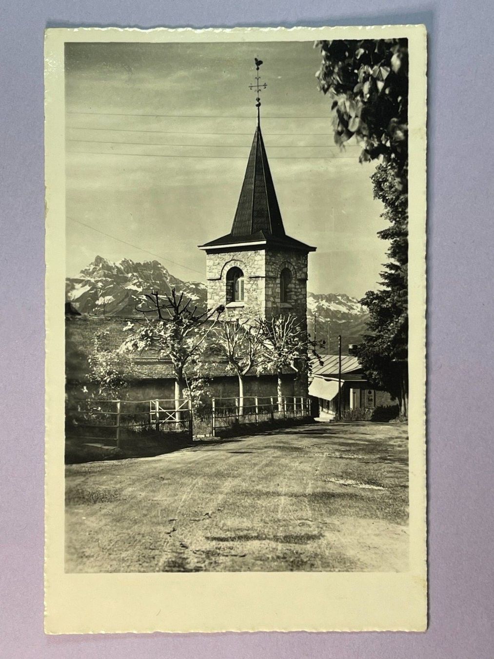 Ansichtskarten: Alte Ansichtskarte Leysin, Kirche, Berge, 1937 – Gebraucht aus Steg VS von _vinci_