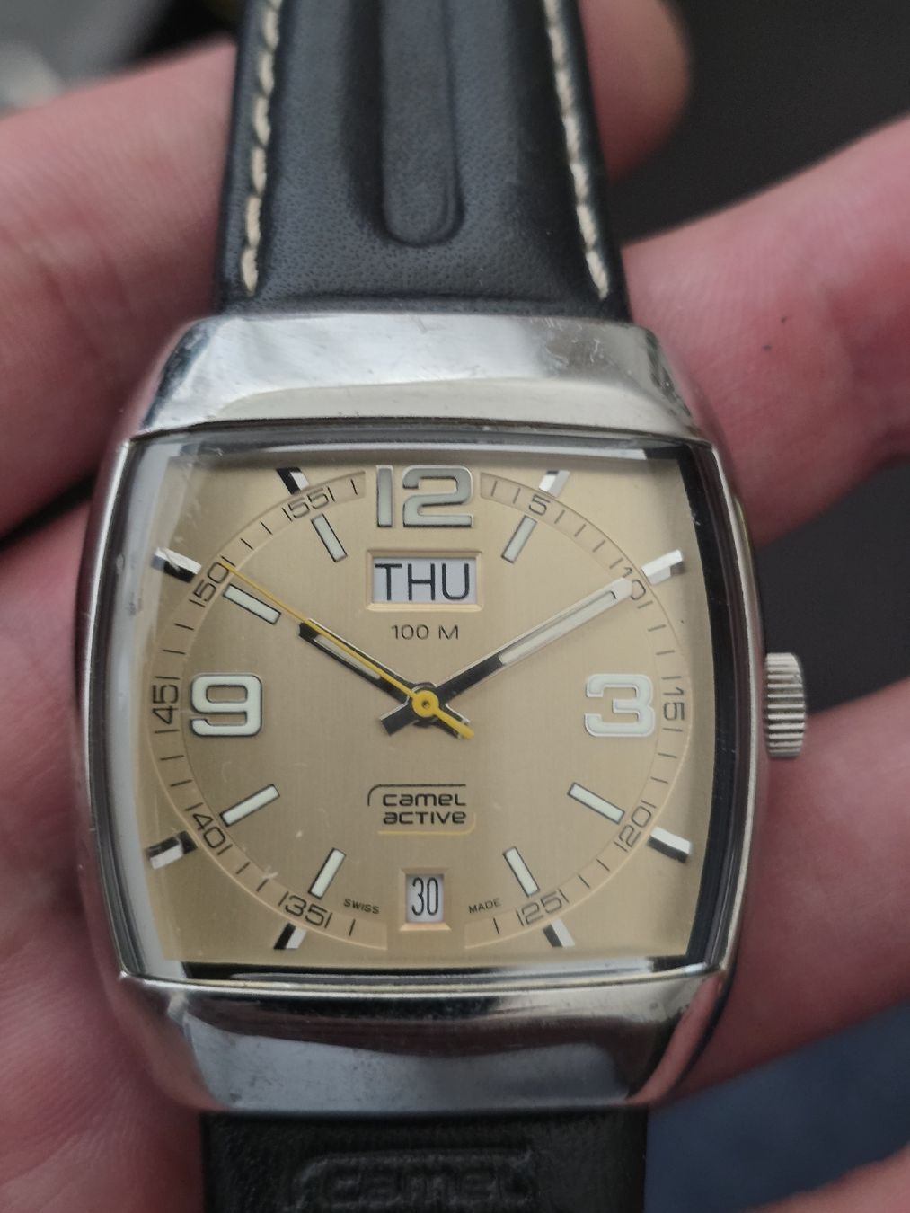 Camel Uhren: Montre Camel Day Date à pile  – Gebraucht aus Grand-Lancy von Precision-GE