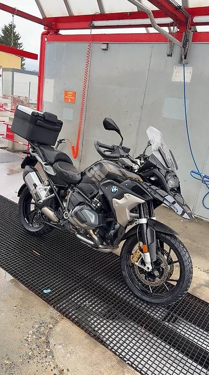 BMW Touring: BMW R 1250 GS Exclusive – Usato da Thônex venduto da Verb_elo6ah
