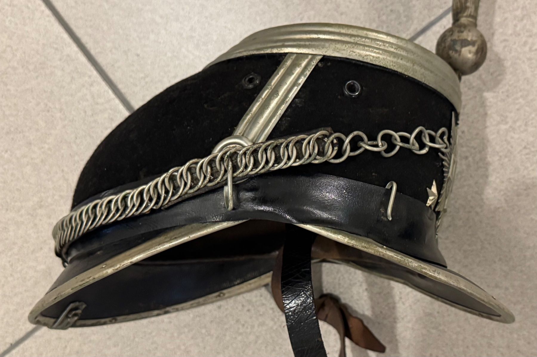 Schweizer Armee Uniformi & Effetti personali: Original Schweizer Dragonerhelm Kavallerie M1918 – Usato da Bremgarten AG venduto da Schussi 3