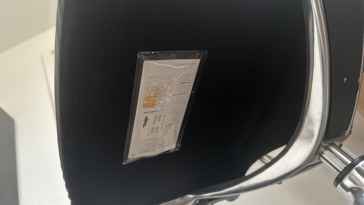 Vitra Sedie: Vitra Meda Chair Leder mit Rollen – Usato da Wolfwil venduto da Poulet60 7