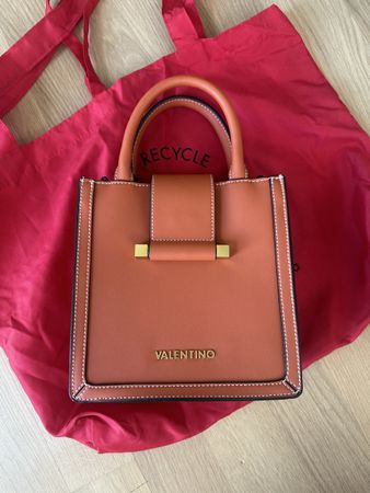 Gorgeous Orange Valentino Bag - Perfect for Summer ☀️56