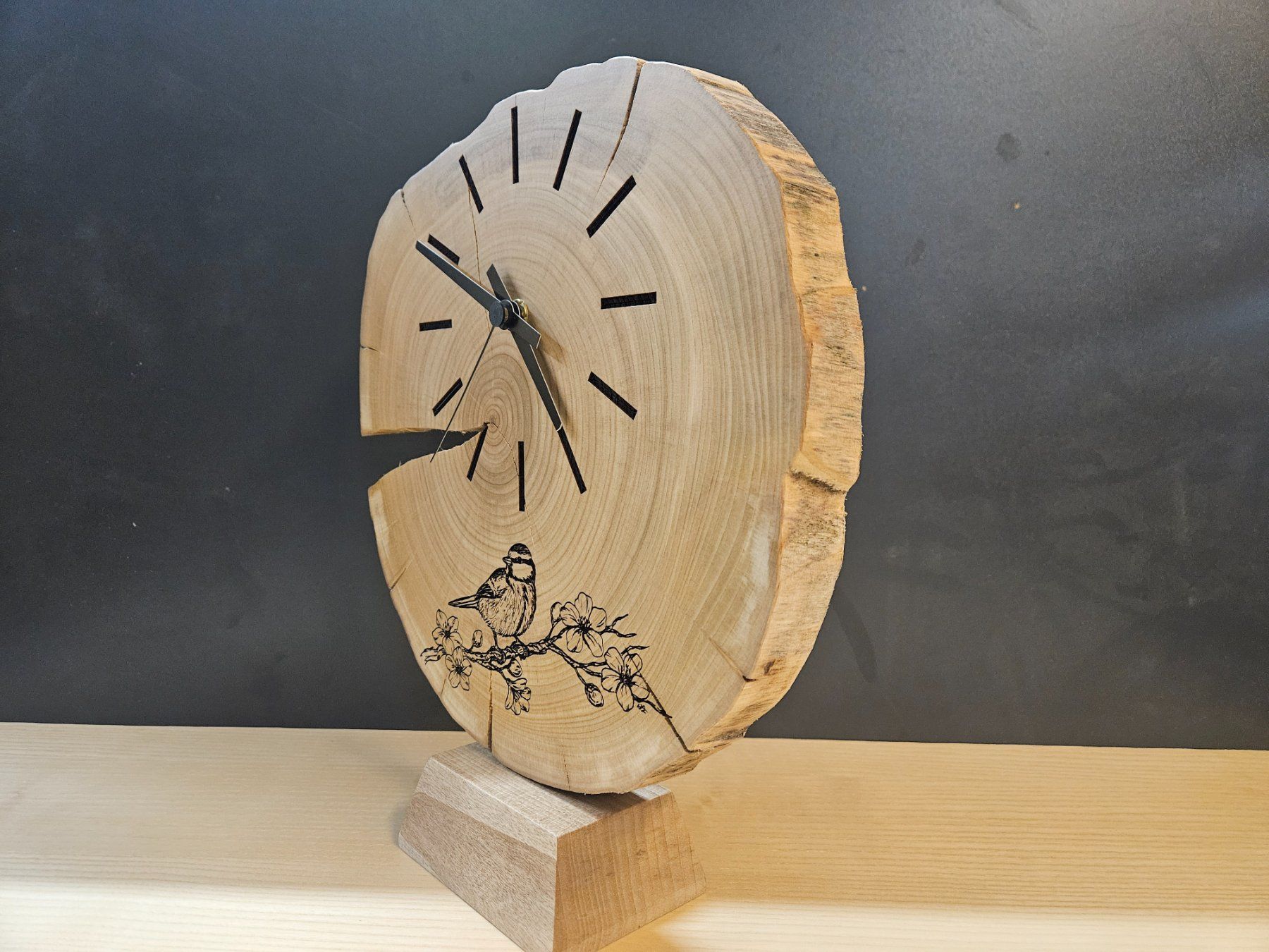 Tutte le decorazioni: Uhr aus Baumscheibe – Nuovo e nell'imballaggio originale da Schangnau venduto da Egliholzbildhauerei 2