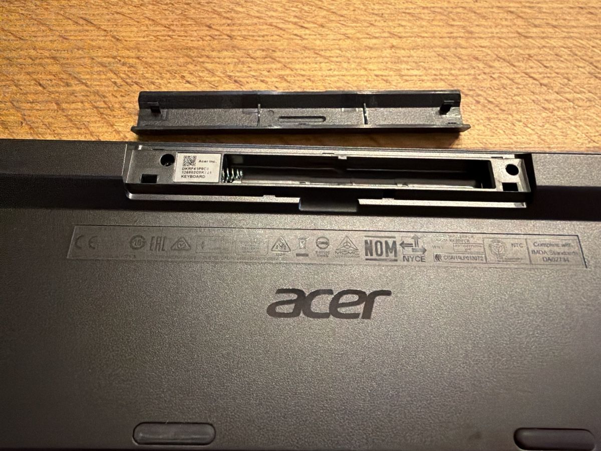 Acer Tastiere: Acer USB clavier Bluetooth  | KBRFCR – Nuovo (secondo la descrizione) da Eclepens venduto da Marcopollooo 1