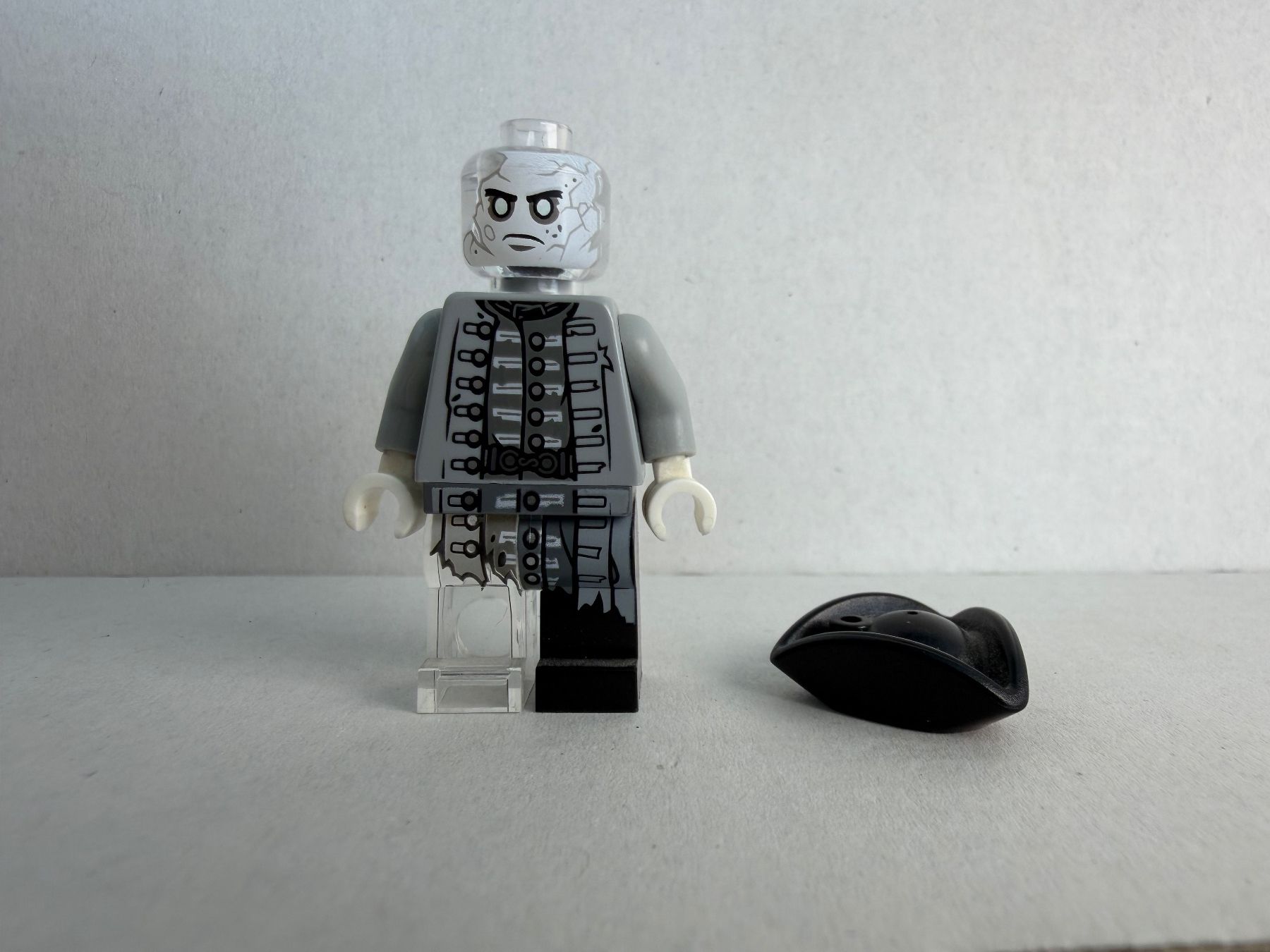Lego Statuette: Officer Magda – Usato da Neftenbach venduto da Elitebricks 1