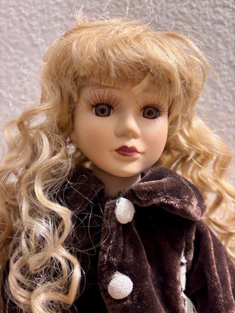 Puppen: Puppe mit langen Locken – Gebraucht aus Stansstad von AnetteH 1