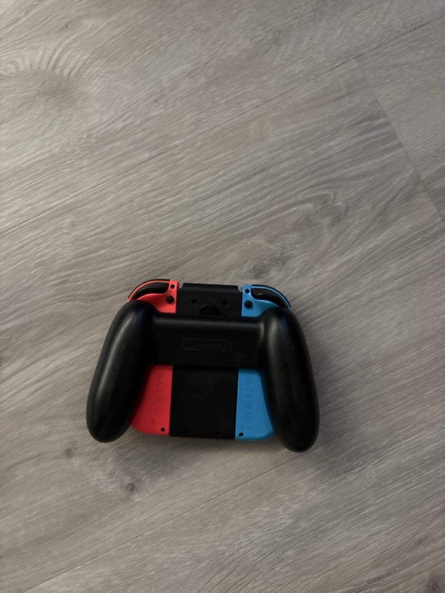 Nintendo Controller: Nintendo Switch Joy-Con Controller Set rot/blau neu – Gebraucht aus Wangs von mar_9fwk 1