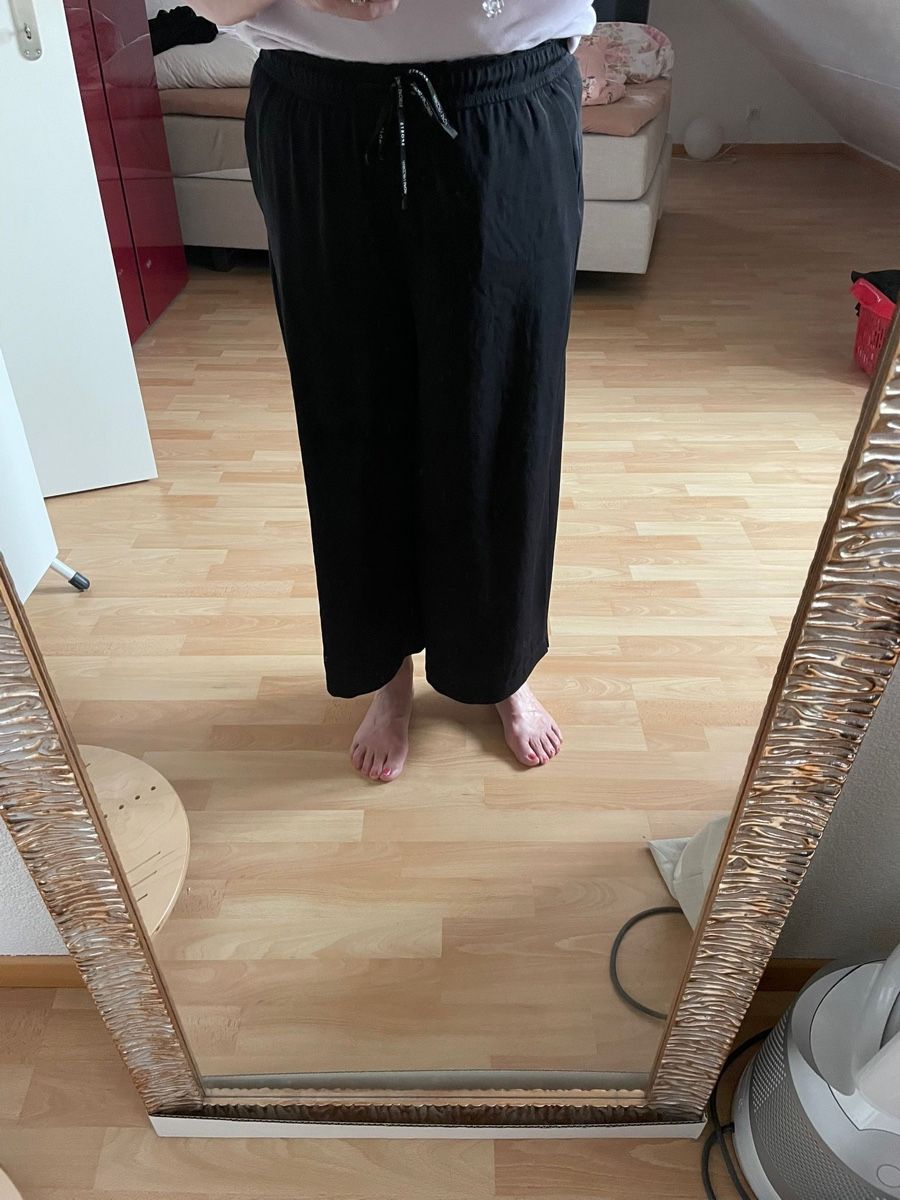 Marc Cain Pantaloni: Marc Cain Stoffhose schwarz Grösse 44 – Usato da Sissach venduto da Monkbay