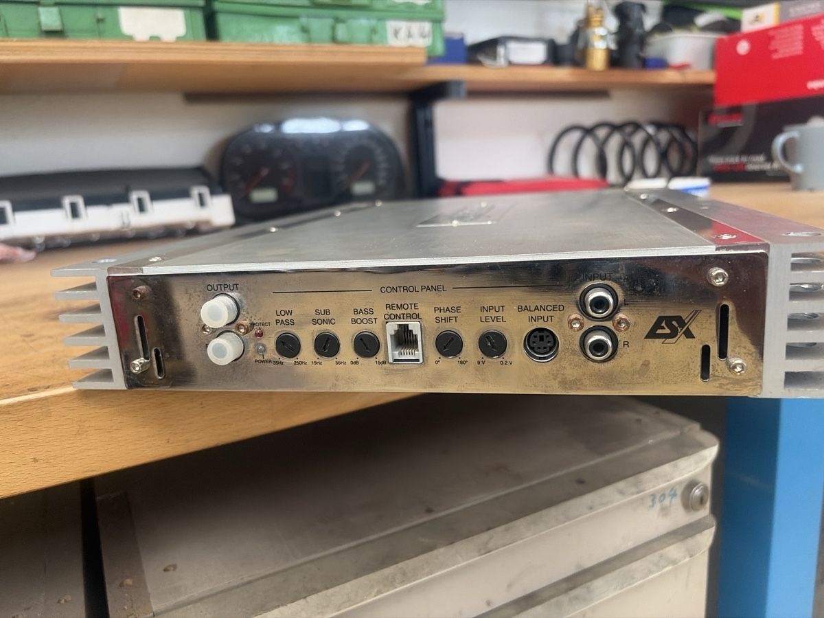Amplificatori: ESX-Signum SX-2000D verstärker – Usato da Birrwil venduto da deg_67jl 1