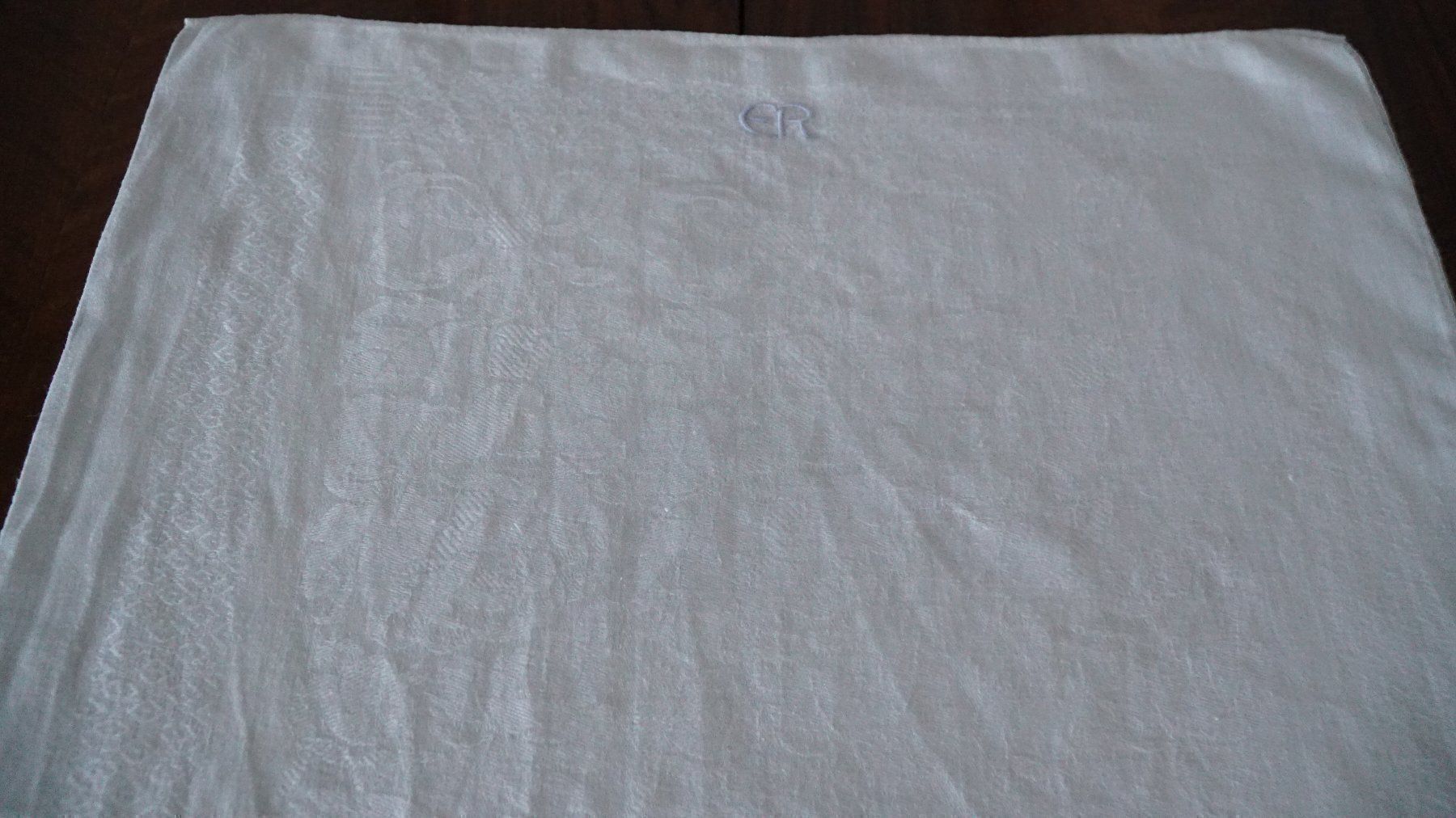 Strofinacci: Geschirrtuch  Seiden Damast  Monogram ER – Nuovo (secondo la descrizione) da Bern venduto da Antikbatik 2