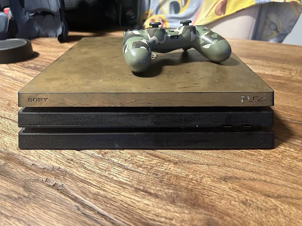 Console: PS4 Pro mit Spielen – Usato da Rudolfstetten venduto da mel_q6mh 1