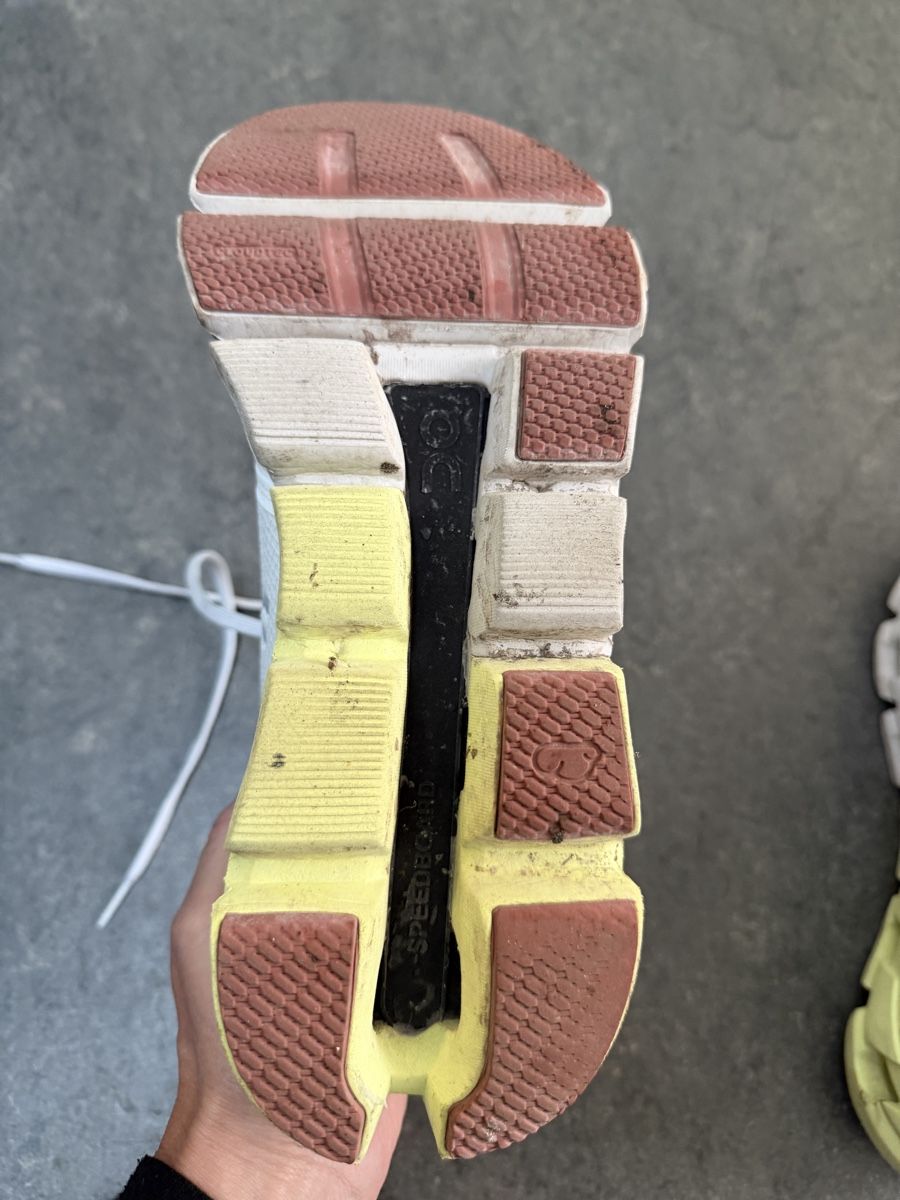 On Scarpe da donna: Laufschuhe ON Grösse 40 gebraucht – Usato da Fribourg venduto da FSHS 2