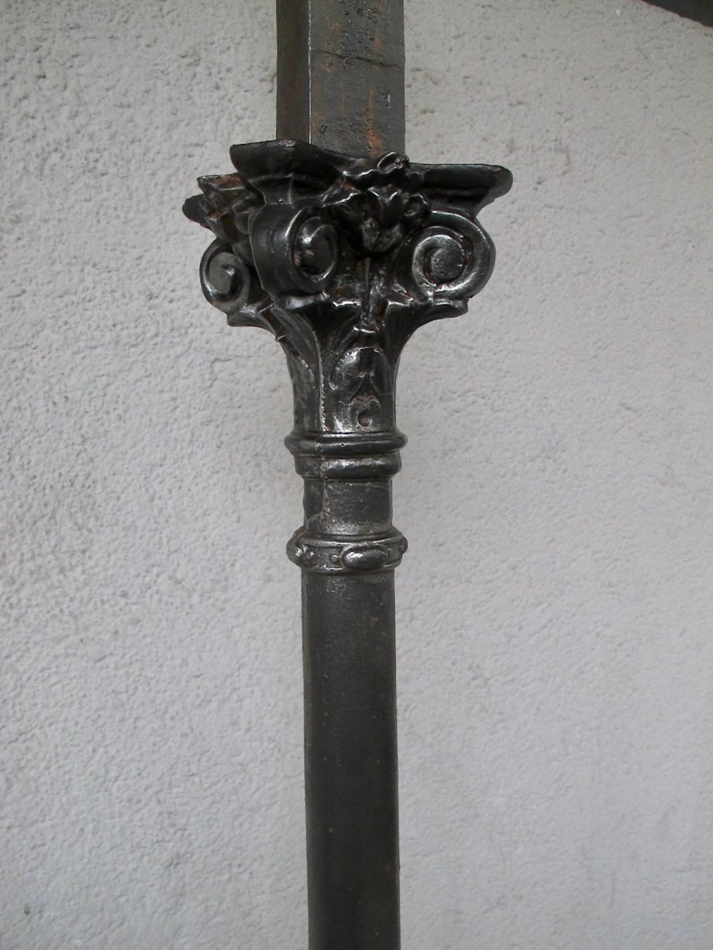 Skulpturen & Statuen: antike Gusseisen Säule 19 Jh – Gebraucht aus Wädenswil von Turusukko