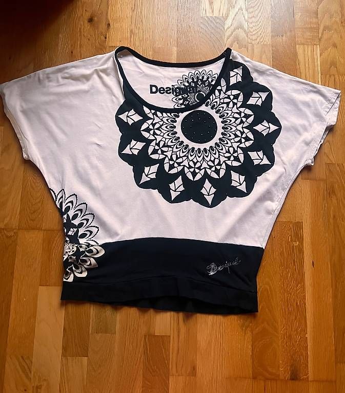 T-shirt: Desigual Shirt Grösse M – Usato da Jegenstorf venduto da Knuste