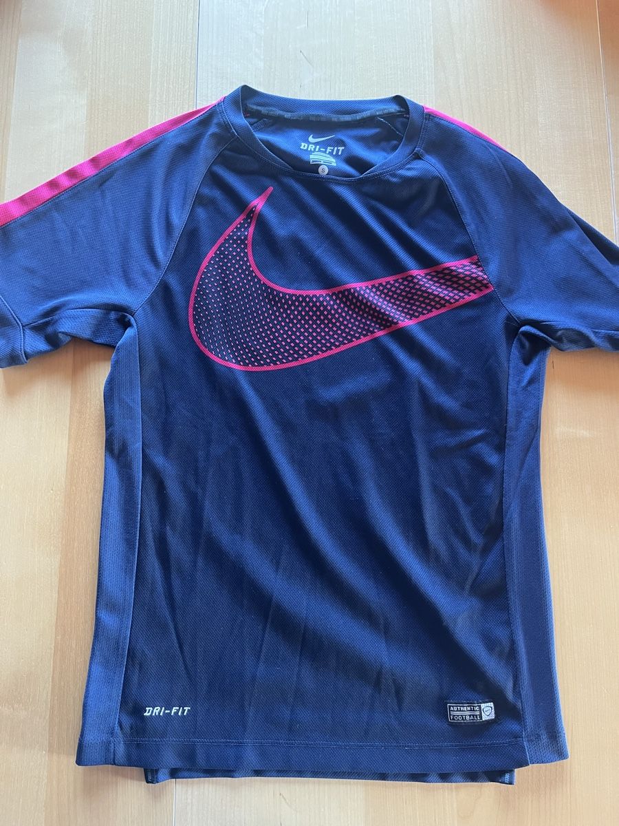Nike Canottiere & Pantaloni: Nike Sportshirt S – Usato da Buchs AG venduto da lucazubi7
