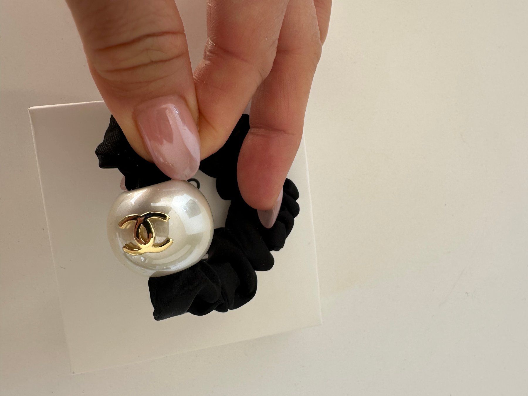 Chanel Accessori per capelli: Chanel Seide Haarband – Nuovo e nell'imballaggio originale da Steinmaur venduto da regenbogen052 1